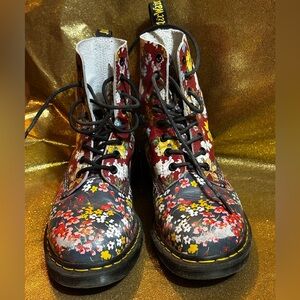 Women’s Dr. Martens floral print boots. UK 41, US women’s 9’ US men’s 7.5.